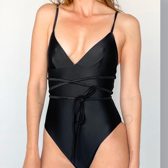 Matteau womens black wrap plunge lace one piece swimsuit 4/ US8 - Picture 1 of 10